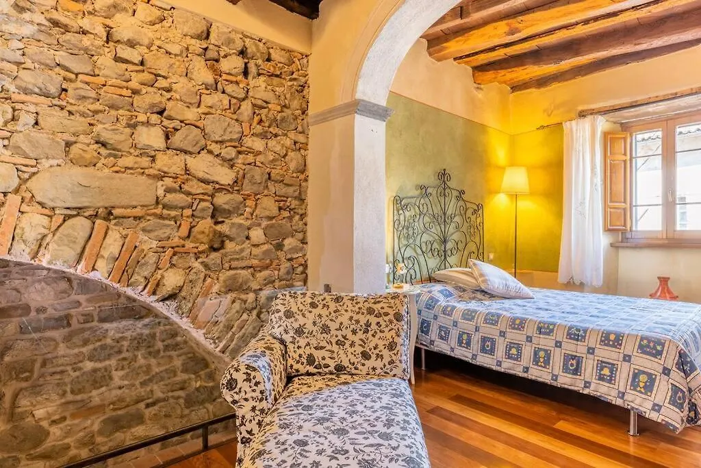 Villa Camelia Bianca Barga 0*,  Italia